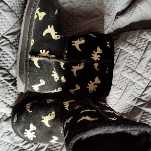 Emu Kids Boots - Black with Cream Dinosaur Print